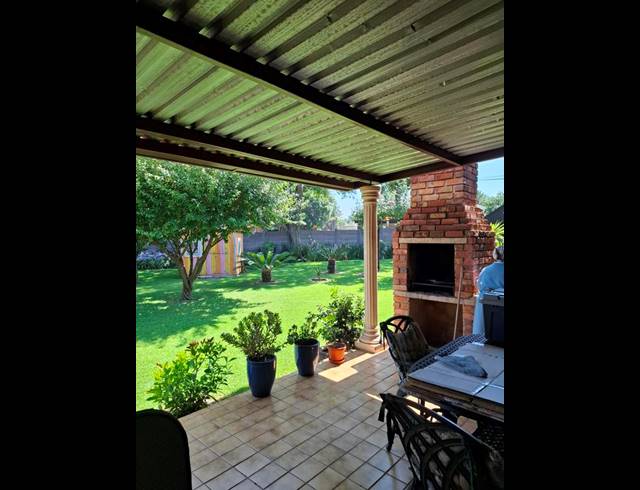 5 BEDROOM HOUSE FOR SALE IN THE REEDS